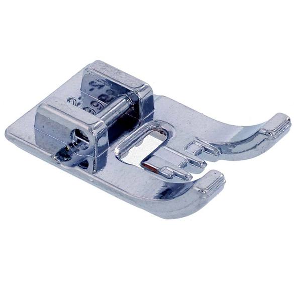 412369945 Biezenvoet met 5 uitsparingen met biezenplaatje . HV Geschikt voor machines uit categorie: 6 7 8* 9*

* niet geschikt in combinatie met automatische draadinstker 412369945 Biezenvt met 5 uitsparingen+biezenpl HV