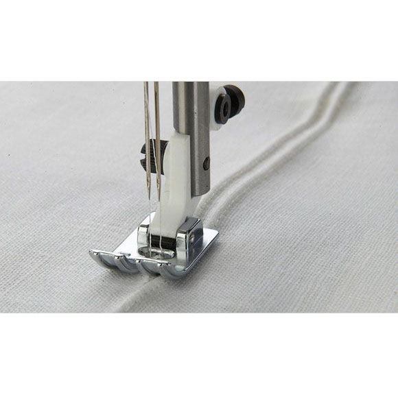 412992845 Biezenvoet met 3 uitaparingen met biezenplaatje . HV Geschikt voor machines uit categorie: 8* 9*

Voor: DESIGNER DIAMOND series, DESIGNER RUBY series, DESIGNER TOPAZ series, DESIGNER JADE, DESIGNER SAPPHIRE 85, SAPPHIRE series, OPAL series, EDEN ROSE 250C, TRIBUTE 140C/145C. 412992845 Biezenvt 3 uitsparingen + biezenpl HV